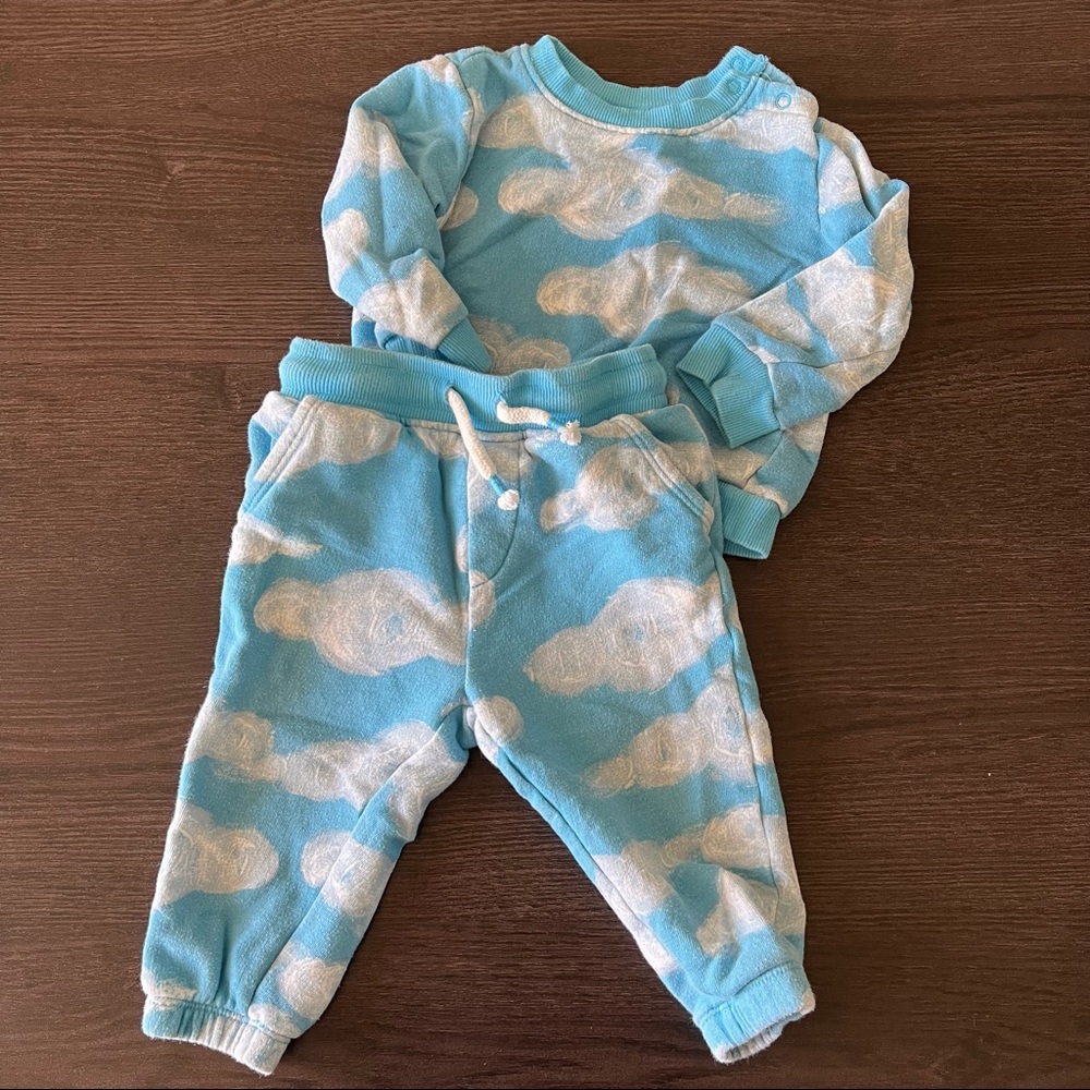 Great condition. Nordstrom baby sweat suit. 12M
